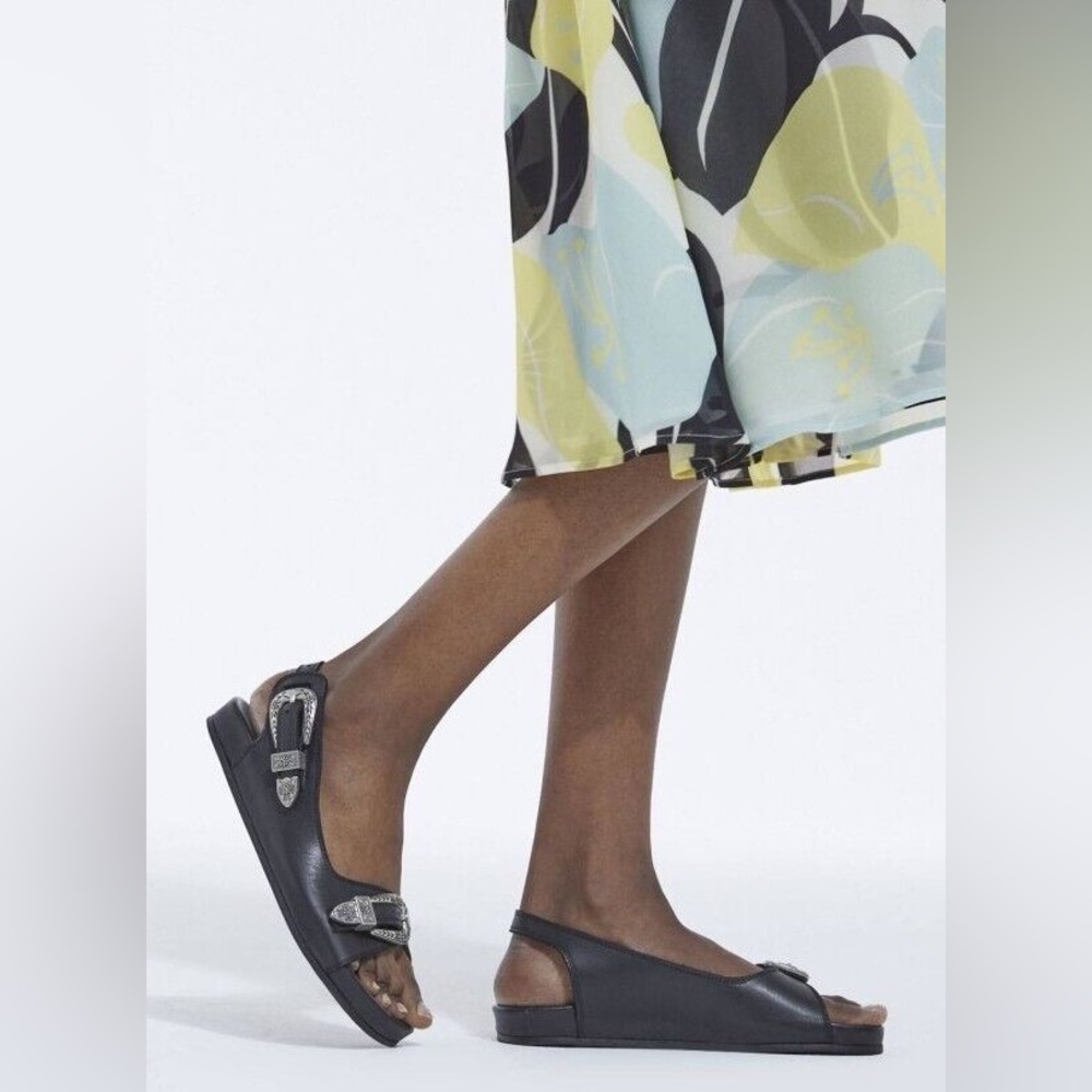THE KOOPLES
Leather Slingback Sandals
